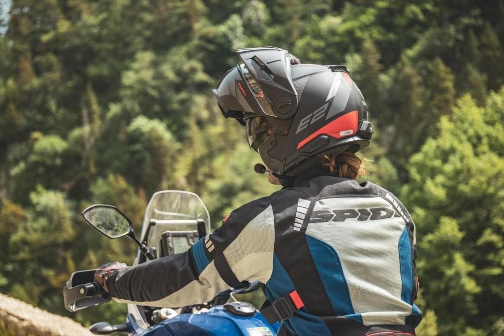 Schuberth E2: l’Adventure apribile